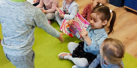 Powiększ grafikę: Dzień Kobiet