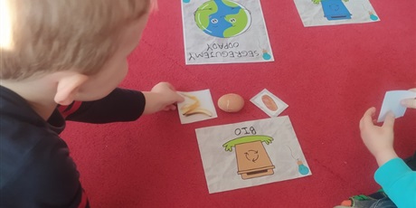 Powiększ grafikę: Segregujemy odpady 28.04