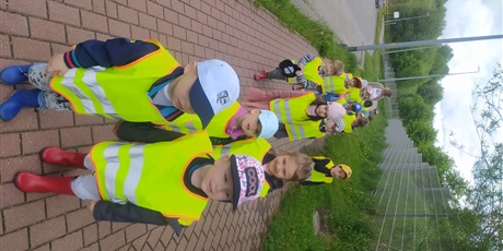 Powiększ grafikę: Spacerujemy w okolicach przedszkola 25.05