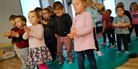 Powiększ grafikę: Teatrzyk "Super bohaterowie kontra niewidzialni wrogowie"