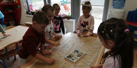 Powiększ grafikę: Trzy klocki mam budowlę zbuduję sam