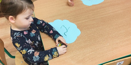 Powiększ grafikę: "W krainie chmurek" - zabway w sali