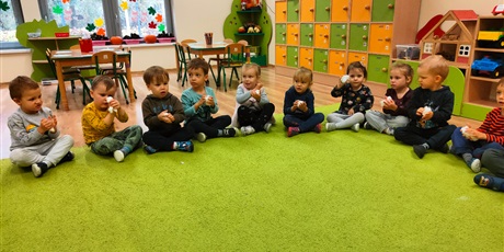 Powiększ grafikę: "W krainie chmurek" - zabway w sali
