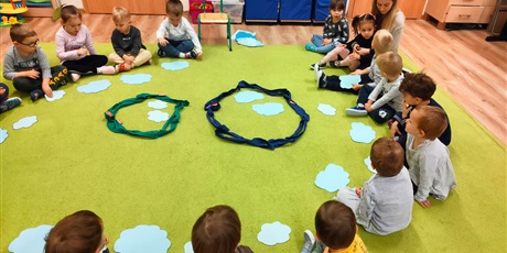 Powiększ grafikę: "W krainie chmurek" - zabway w sali