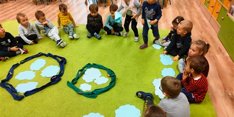 Powiększ grafikę: "W krainie chmurek" - zabway w sali