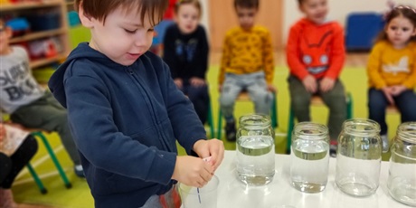 Powiększ grafikę: Zabawy i eksperymenty z wodą