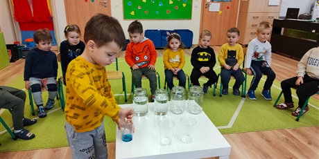Powiększ grafikę: Zabawy i eksperymenty z wodą