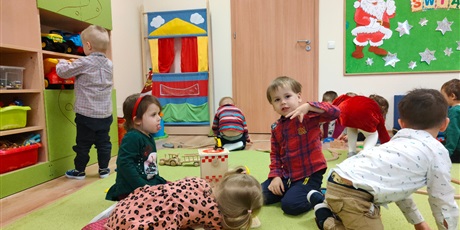Powiększ grafikę: Zabawy w sali