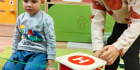 Powiększ grafikę: Zabawy w sali