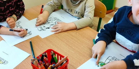Powiększ grafikę: Zabawy w sali