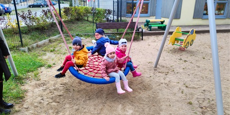 Powiększ grafikę: Jesienne zabawy w ogrodzie przedszkolnym